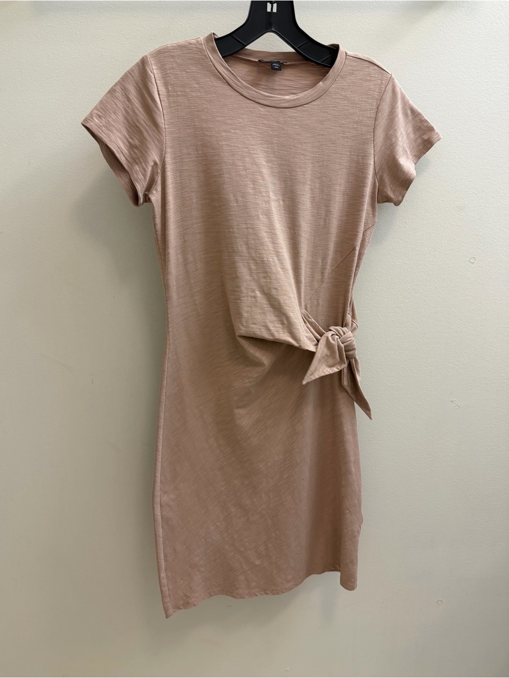 Express Tan/Beige Short-Sleeve Tie-Front Knot Mini Dress - size
XXS - Picture 4 of 7